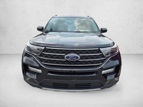 Used 2022 Ford Explorer XLT w/ Equipment Group 202A AWD/4WD image 2