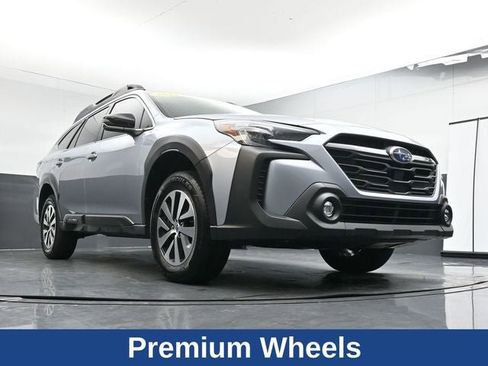 Used 2024 Subaru Outback Premium image 29