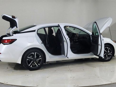 Used 2024 Nissan Sentra SV image 12