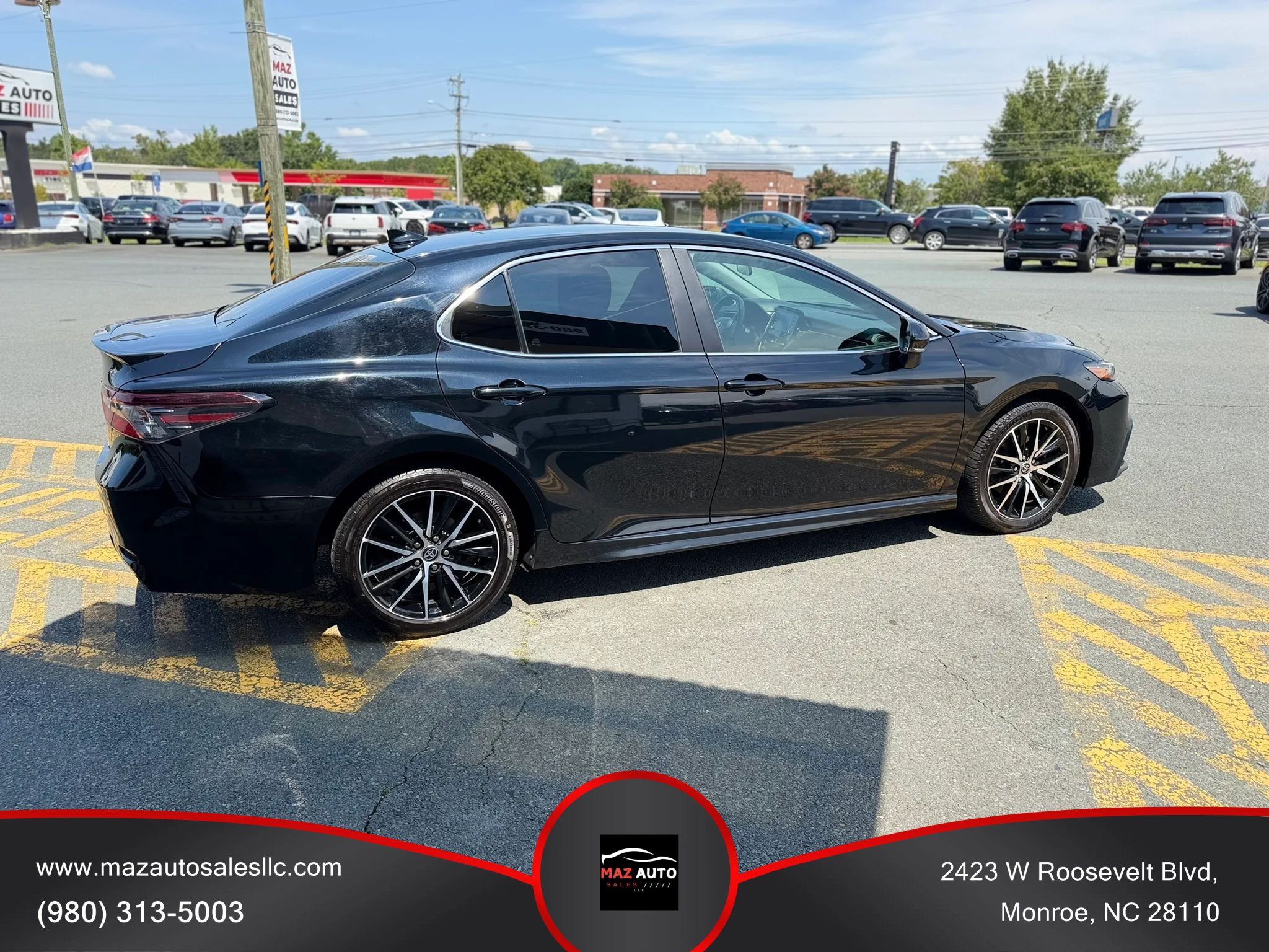Used 2023 Toyota Camry SE FWD image 4