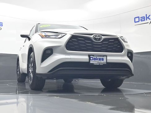 Used 2021 Toyota Highlander XLE AWD/4WD image 43
