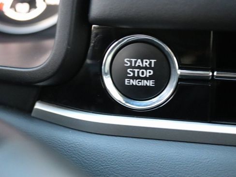 Used 2025 Mitsubishi Outlander SE image 20