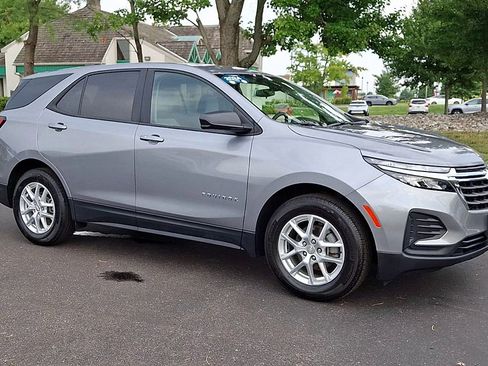 Certified 2024 Chevrolet Equinox LS w/ LS Convenience Package FWD image 4