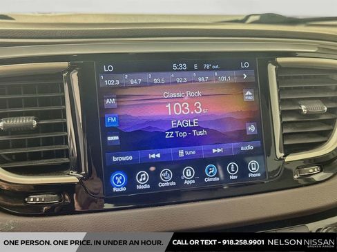 Used 2017 Chrysler Pacifica Touring-L FWD image 15
