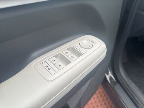 Used 2025 Hyundai Santa Fe SEL FWD image 11