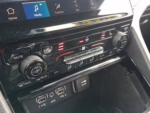 Used 2023 Jeep Grand Cherokee L Limited w/ Black Appearance Package image 30