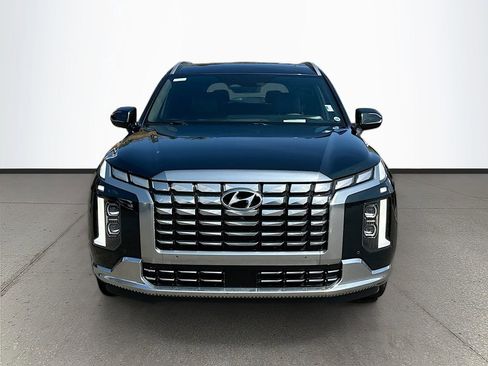 Used 2023 Hyundai Palisade Calligraphy image 2