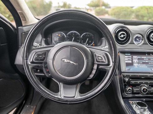 Used 2011 Jaguar XJ L image 12