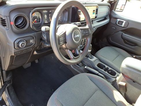 Used 2024 Jeep Wrangler Unlimited Rubicon AWD/4WD image 12