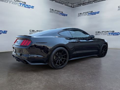 Used 2017 Ford Mustang GT Premium w/ Black Accent Package RWD image 5