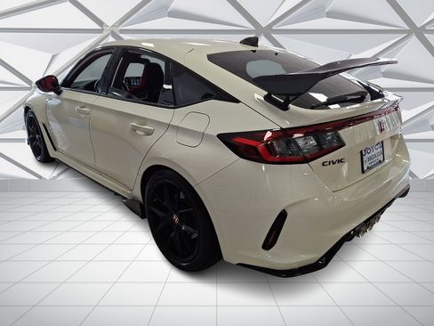 Used 2023 Honda Civic Type R image 6