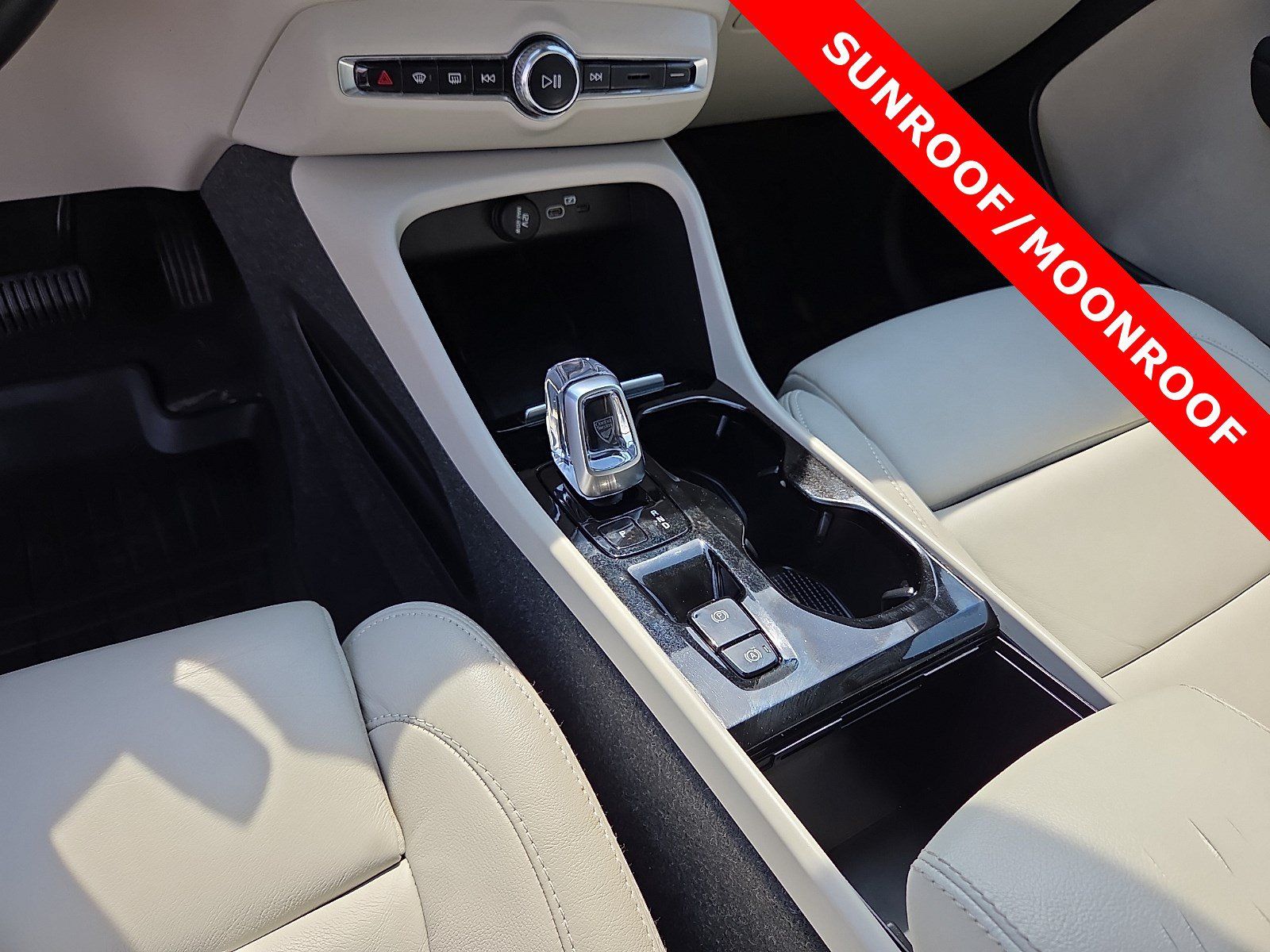 Used 2023 Volvo XC40 B4 Ultimate FWD image 25