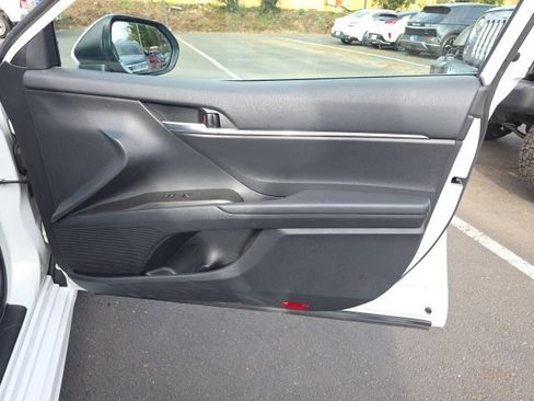 Used 2021 Toyota Camry SE w/ Cold Weather Package image 19