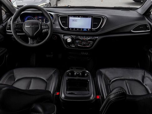 Used 2023 Chrysler Pacifica Touring-L w/ S Appearance Package image 31