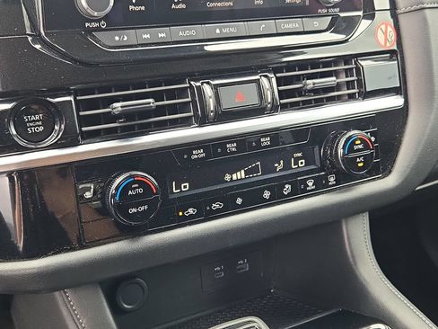 Used 2025 Nissan Pathfinder SV FWD image 17
