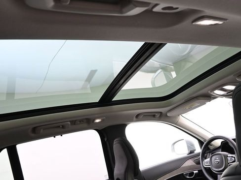 Used 2024 Volvo XC90 B6 Ultimate w/ Protection Package Premier image 17