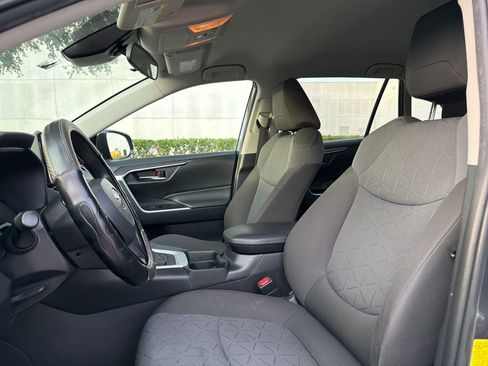 Used 2021 Toyota RAV4 XLE AWD/4WD image 7