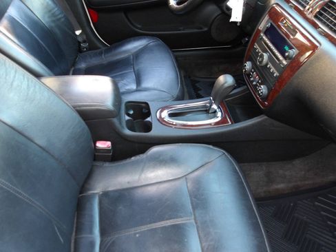 Used 2011 Chevrolet Impala LT w/ Luxury Edition Package FWD image 17