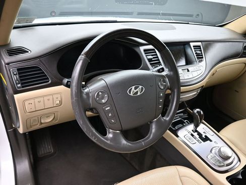 Used 2011 Hyundai Genesis 4.6 image 15