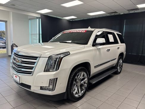 Used 2018 Cadillac Escalade Platinum AWD/4WD image 9