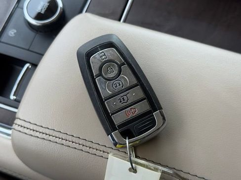 Used 2023 Lincoln Navigator Reserve AWD/4WD image 8
