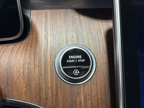 Used 2025 Mercedes-Benz C 300 4MATIC Sedan image 22