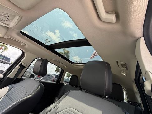 Used 2018 Ford Escape SE w/ SE Sport Appearance Package AWD/4WD image 20