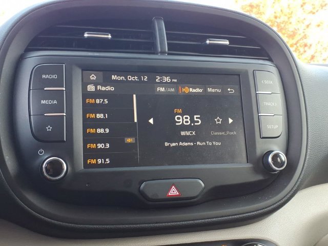 Certified 2025 Kia Soul LX w/ LX Technology Package FWD image 19