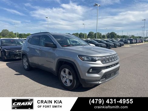 Used 2022 Jeep Compass Latitude w/ Convenience Group FWD image 1