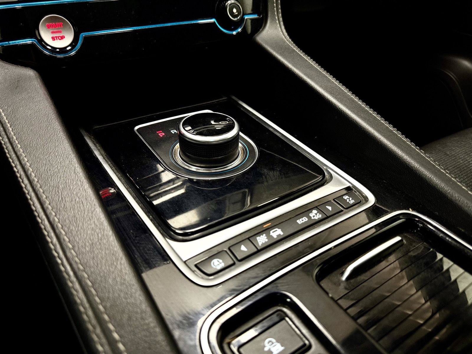 Used 2018 Jaguar F-PACE R-Sport AWD/4WD image 27