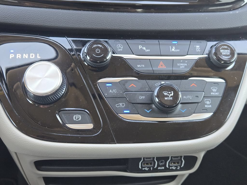 Used 2024 Chrysler Pacifica Touring-L FWD image 20