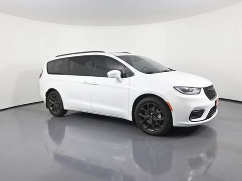 Used 2022 Chrysler Pacifica Limited w/ S Appearance Package AWD/4WD image 23
