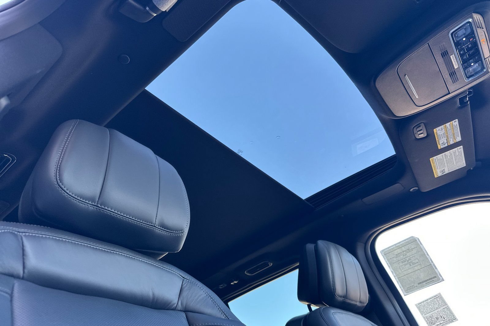 New 2026 Lincoln Navigator Reserve w/ Jet Appearance Package AWD/4WD image 16