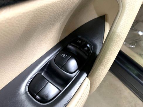 Used 2015 Nissan Rogue SL image 18