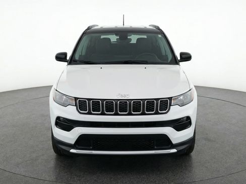 Used 2025 Jeep Compass Limited AWD/4WD image 2