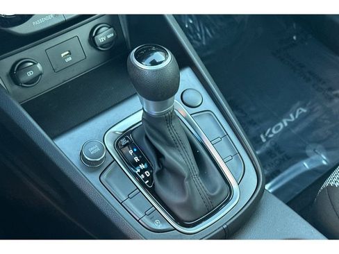Used 2023 Hyundai Kona SE image 22