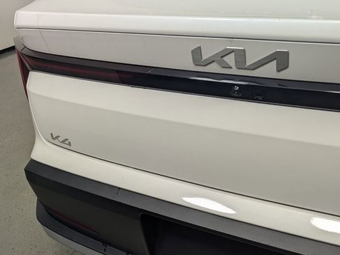 New 2025 Kia K4 LXS image 8