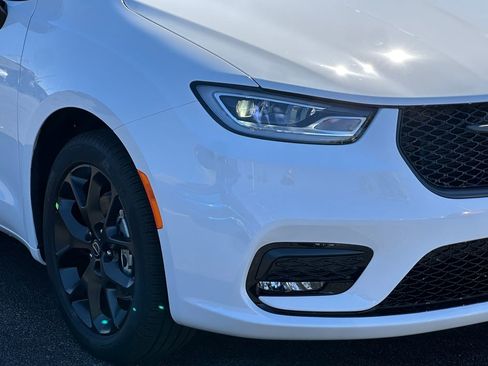 New 2026 Chrysler Pacifica Select image 14