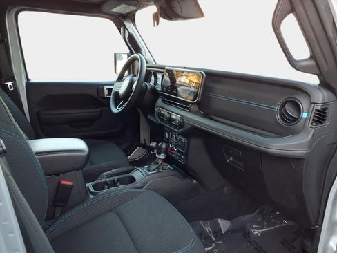 Used 2024 Jeep Wrangler Unlimited Rubicon 4xe image 16