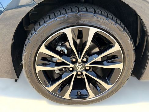 Used 2018 Toyota Corolla SE FWD image 11