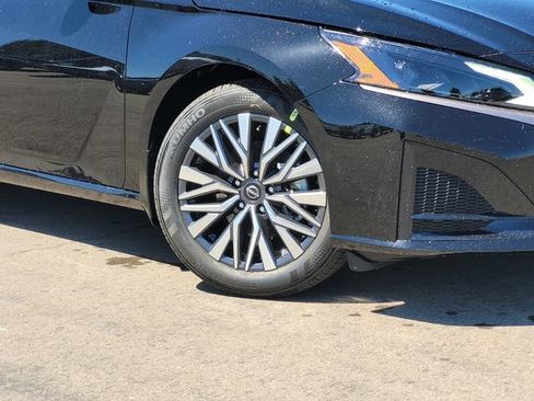 New 2026 Nissan Altima 2.5 SV FWD image 2