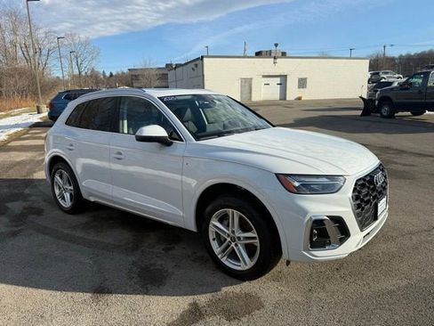 Used 2025 Audi Q5 e Premium Plus w/ Premium Plus Package image 3