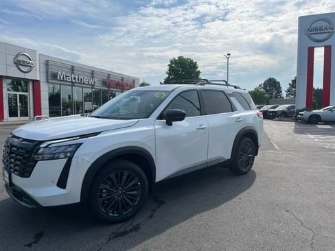 New 2026 Nissan Pathfinder SL w/ SL Premium Package AWD/4WD image 1