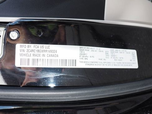 Used 2024 Chrysler Pacifica Touring-L FWD image 30