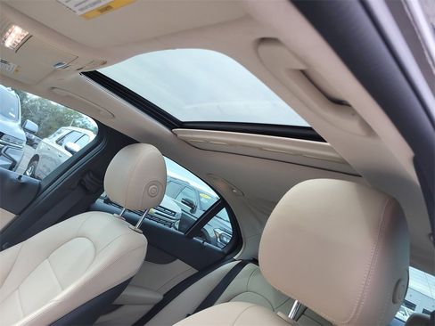 Used 2019 Mercedes-Benz C 300 C 300 image 18