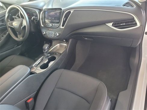 Used 2024 Chevrolet Malibu LT image 18
