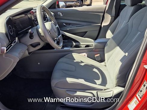 Used 2022 Hyundai Elantra SEL w/ Convenience Package image 5