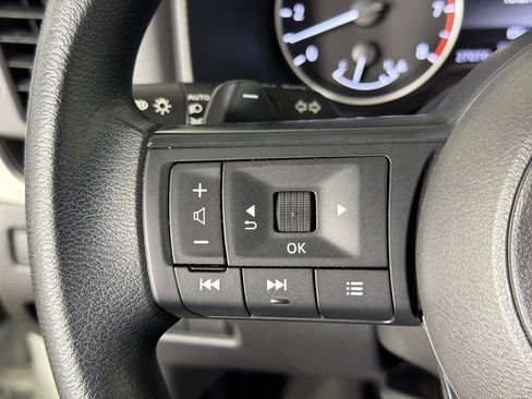 Used 2024 Nissan Rogue S image 24