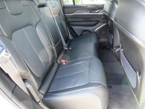 New 2025 Jeep Grand Cherokee Overland w/ Luxury Tech Group IV image 32