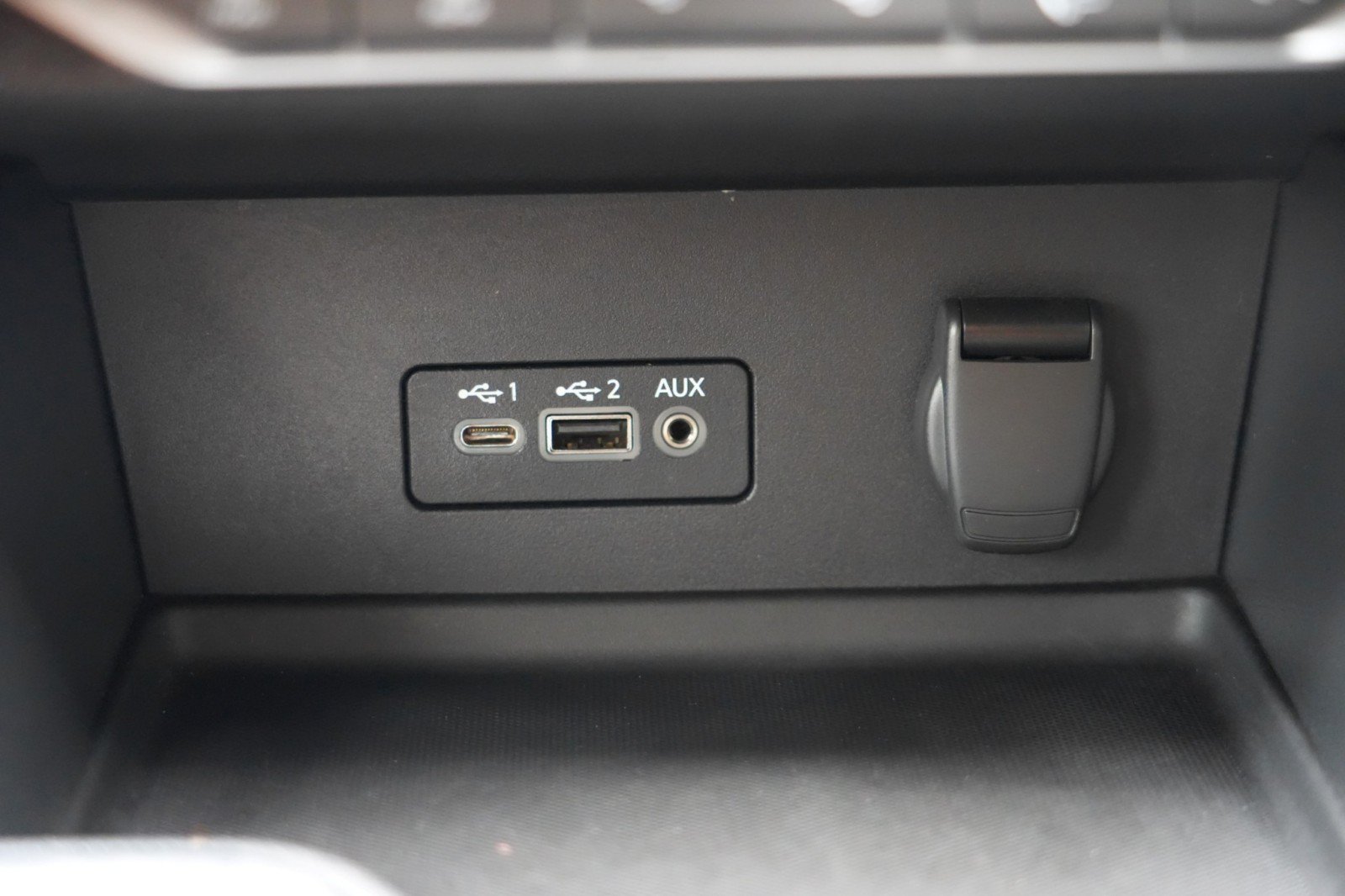 Used 2020 Nissan Sentra SR w/ Premium Package FWD image 26